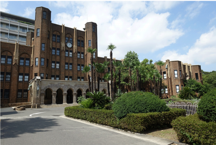 工事完了 70年の歴史を感じされる建築物である。