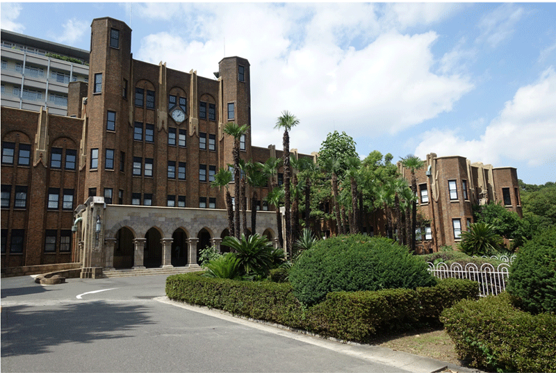 工事完了 70年の歴史を感じされる建築物である。